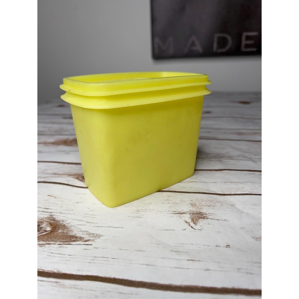 Tupperware VTG‎ Yellow Plastic Storage Container with Lid